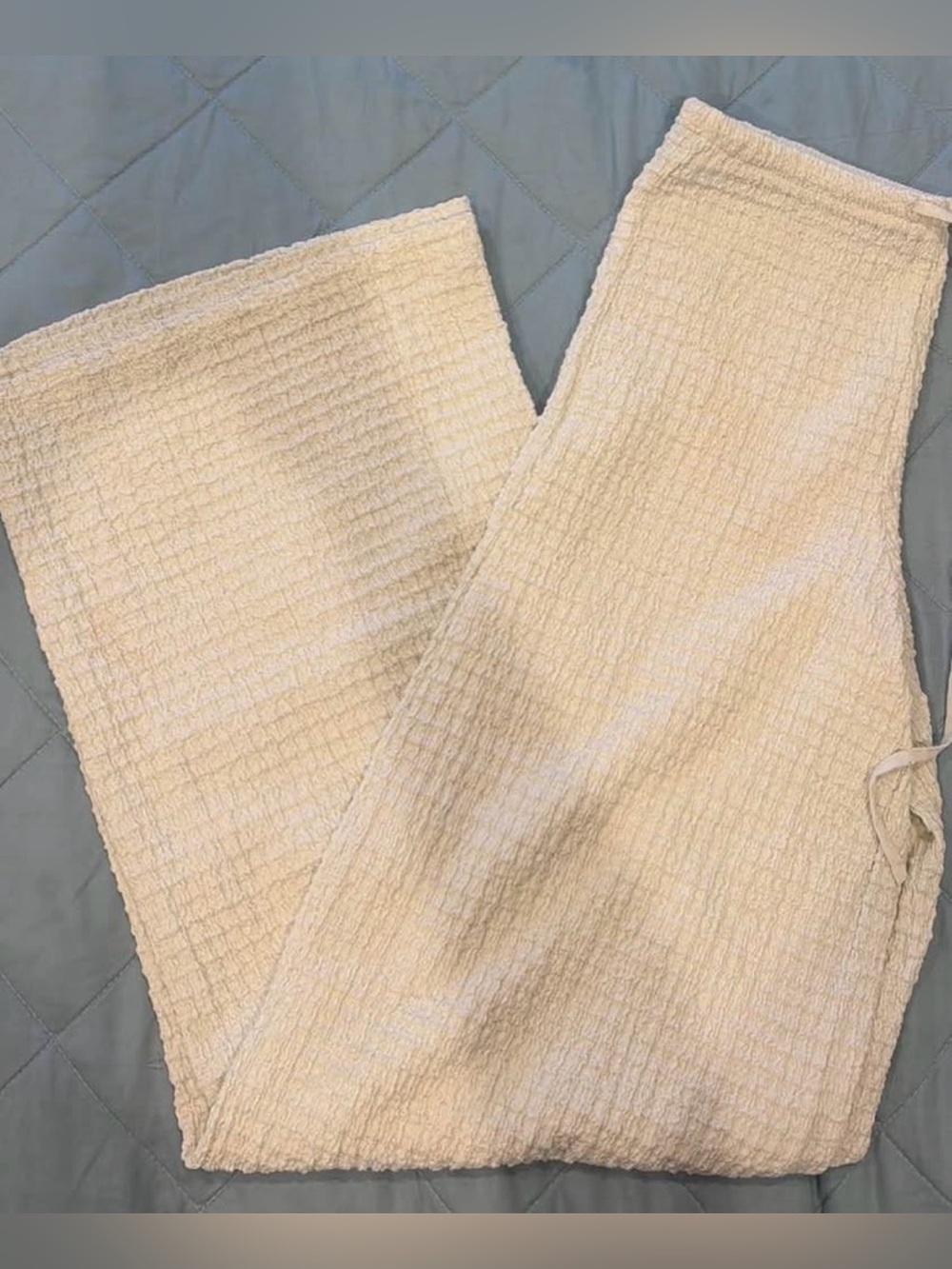 Woman’s Cream Textured Lounge Pants